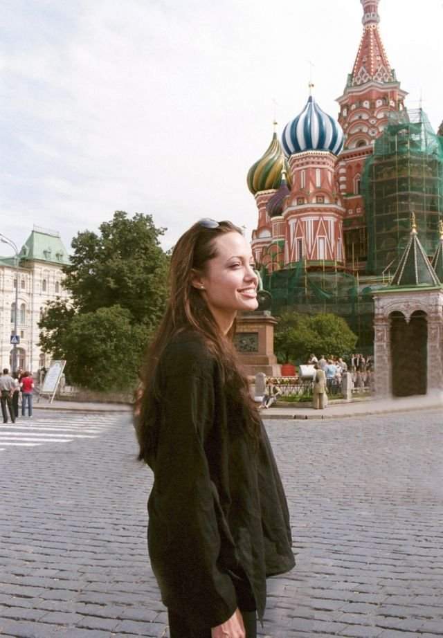 Анджелина Джоли на Красной площади в Москве, 2003