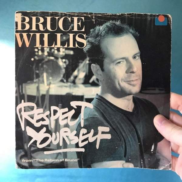Во время уборки на чердаке я обнаружил, что Брюс Уиллис был певцом