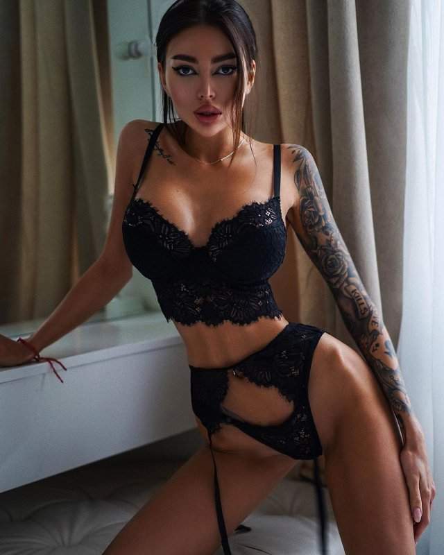 Instagram-модель Алена Омович