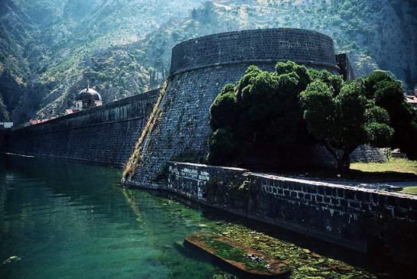 Крепостные стены в черногорском Которе