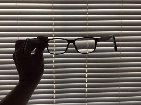 Как работают очки с разными линзами