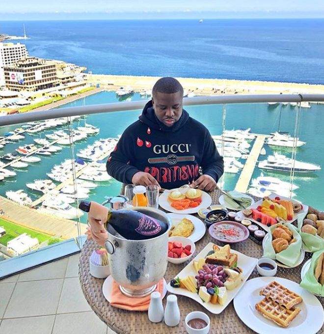 В Дубае арестовали звезду Instagram Раймонда Аббаса – в его квартире нашли больше 37 млн долларов наличными (21 фото)