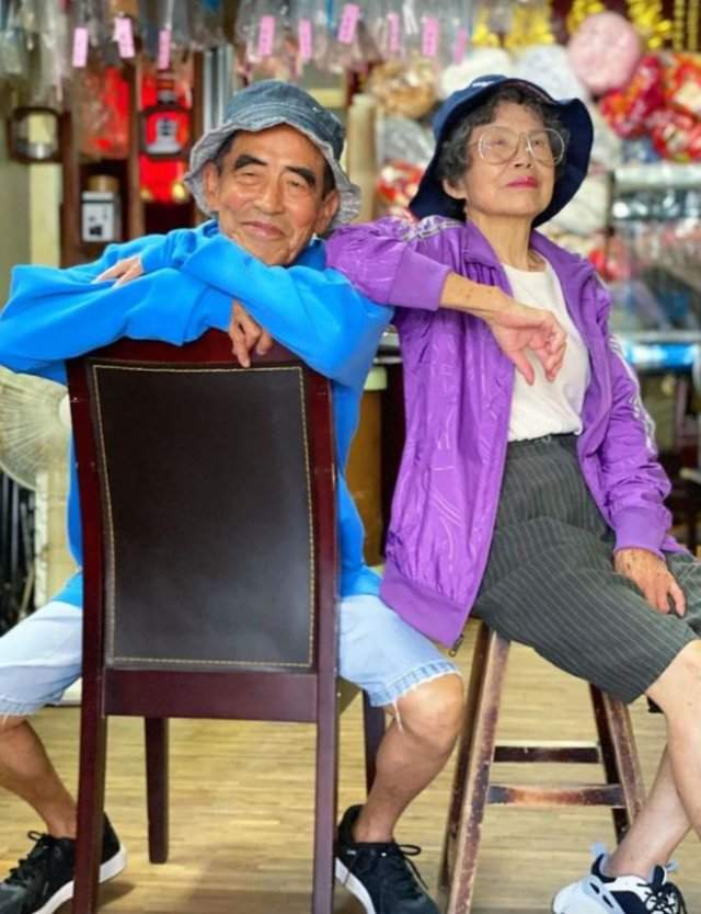 Пожилая пара из Тайваня создает из потерянных вещей наряды лучше, чем у модельеров