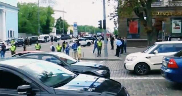 В Киеве в БЦ «Леонардо» неизвестный захватил заложников в офисе банка