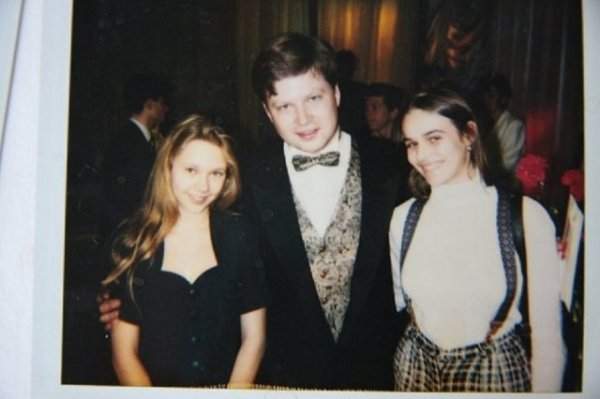 Валдис Пельш с поклонницей и юной Аленой Водонаевой, Россия, середина 90-х