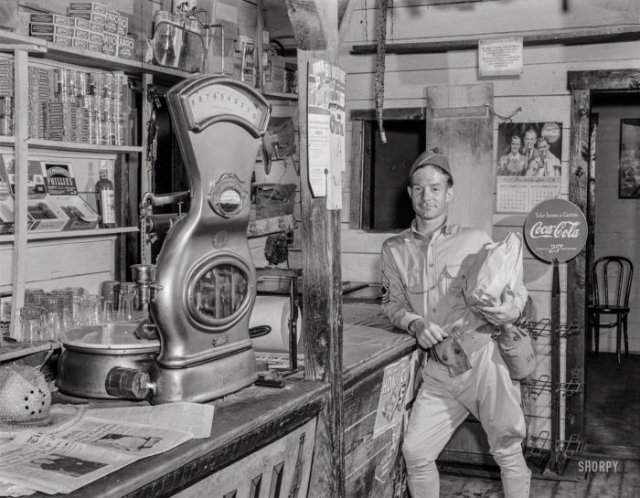 В магазине, 1941 год, США, штат Вирджиния
