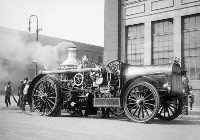 Пожарная машина Нью-Йорка, начало XX века.