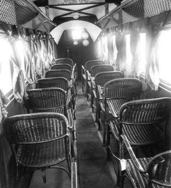 Салон пассажирского самолета в 1930 году