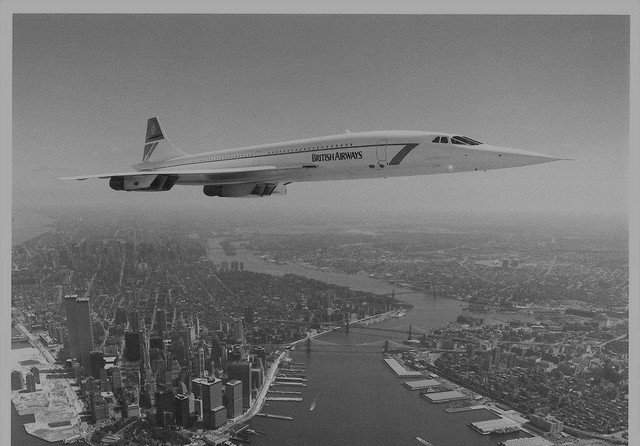 Сверхзвуковой лайнер Concorde над Нью-Йорком, США, 1980-е