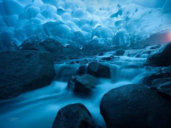 Ледяные пещеры Менденхолл, Аляска