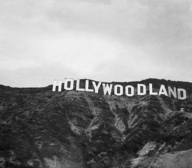 Знак Голливуд был создан в 1923 году, но совсем не как обозначение всемирной фабрики грёз. Это была просто реклама новых жилых кварталов Лос-Анджелеса, а надпись была длиннее: HOLLYWOODLAND.