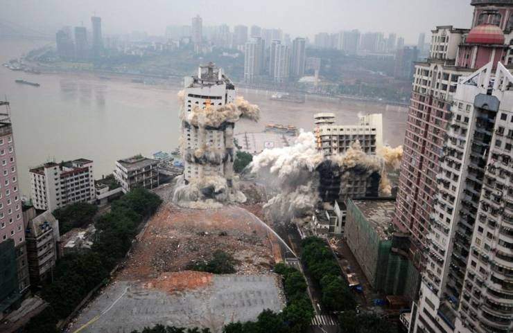 Запланированное обрушение здания