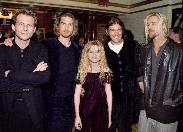 Кристиан Слейтер, Том Круз, Кирстен Данст, Антонио Бандерас и Брэд Питт на премьере фильма &quot;Интервью с вампиром&quot;, 1994 год.