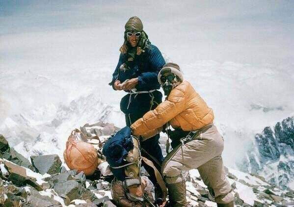 Эдмунд Хиллари и Тензинг Норгэй, первые люди на вершине Эвереста, 1953 год