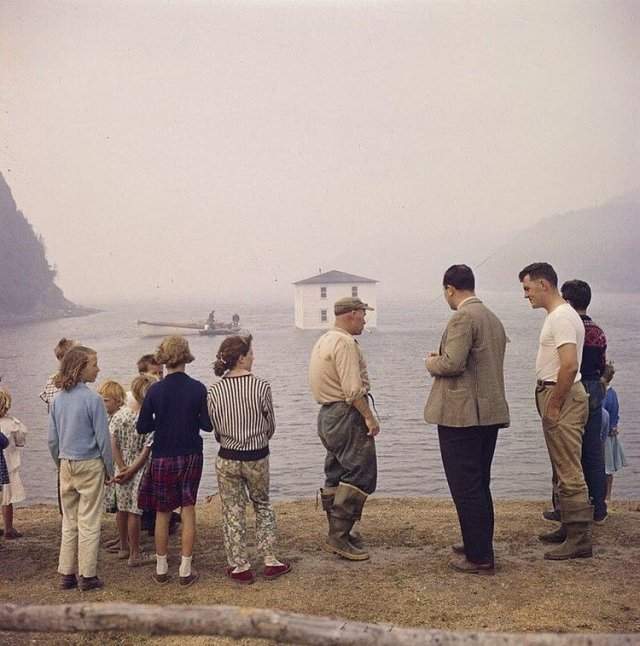 Переселение семьи с острова Сильвер Фокс, провинция Ньюфаундленд, Канада, 1961 год.