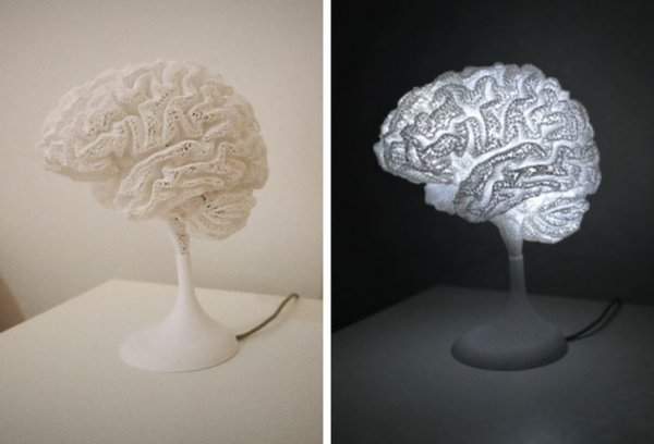 Парень сделал настольную лампу по МРТ снимку своего мозга