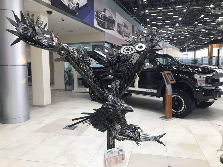 Скульптура орел из металла