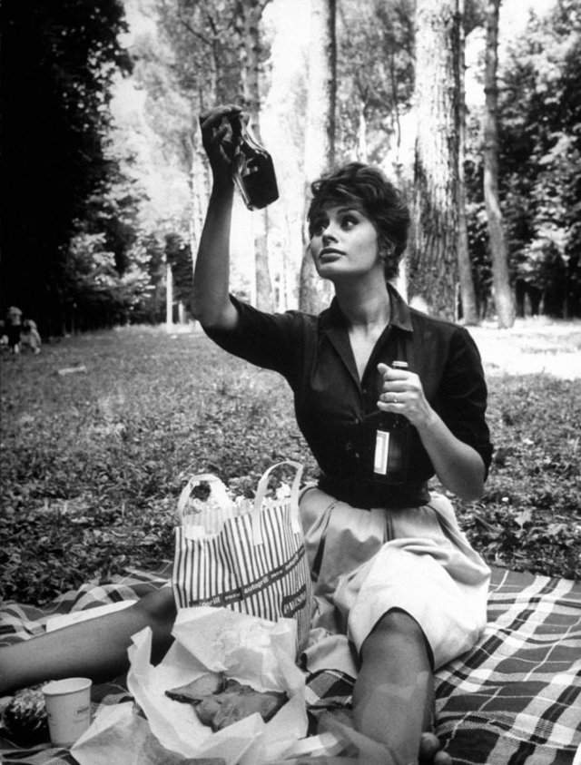 Софи Лорен на пикнике, 1961 год, Италия или Испания