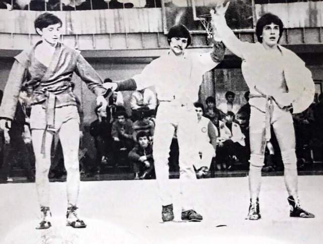 Мастер спорта СССР по самбо - Дмитрий Нагиев (справа)