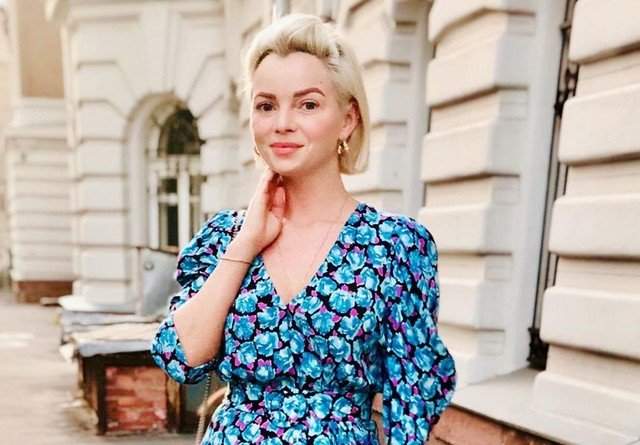 Елена Николаева - ведущая &quot;России 1&quot; в синем платье