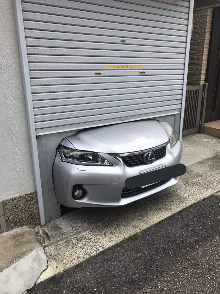 Машина не поместилась в гараж