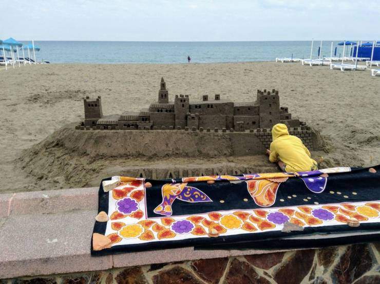 Впечатляющий замок из песка