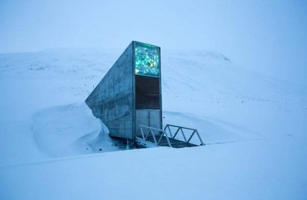 Вход во всемирное семенохранилище на Шпицбергене, Норвегия