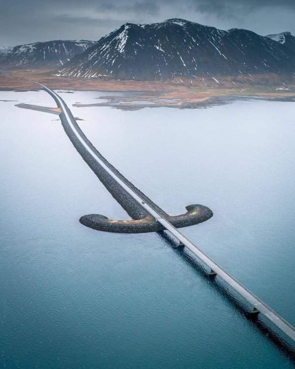 Мост-сабля в национальном парке Снэйфеллснес, Исландия