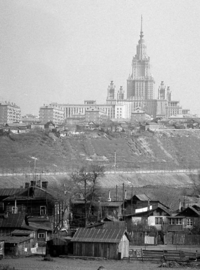 Вид на Каменную Плотину, Гладышево, Мосфильмовскую улицу и МГУ. 1961