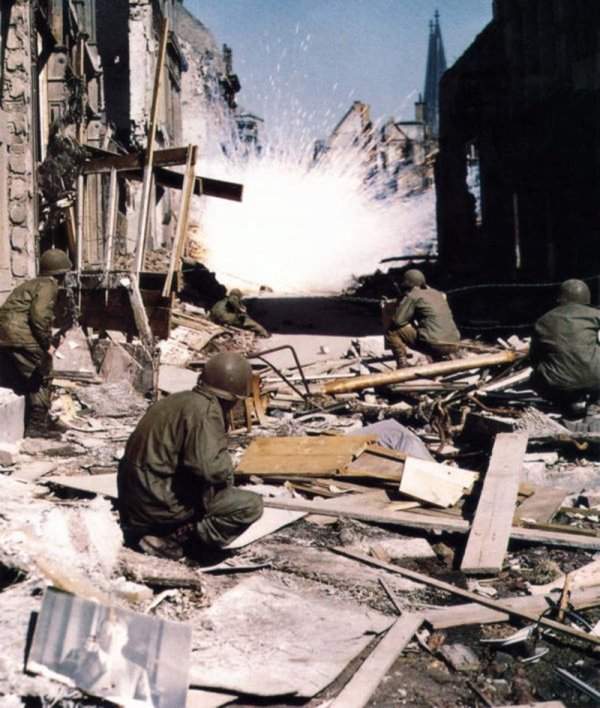 Войска США в Кельне. 1945 г.