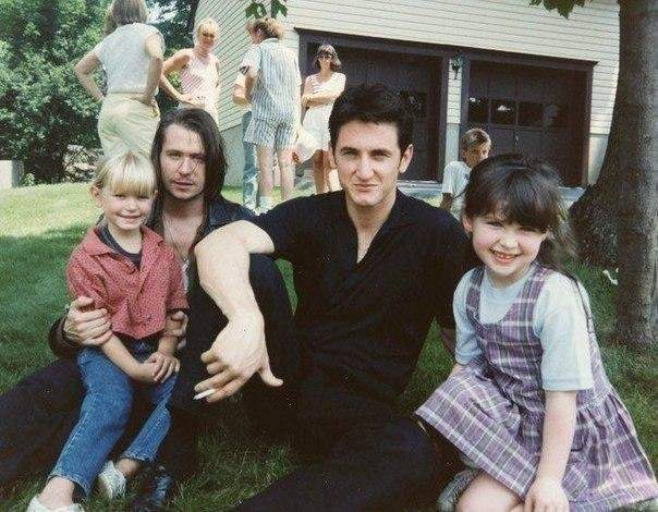 Гарри Олдмэн и Шон Пенн с детьми, 1980-е