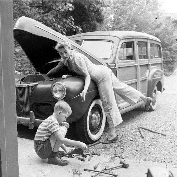 Ремонт автомобиля всей семьей, 1940-е