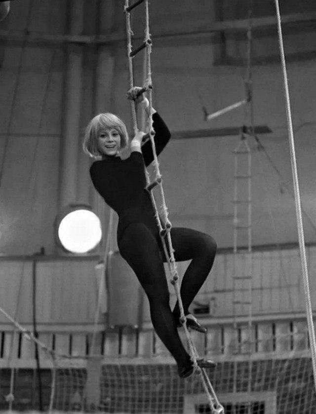 Наталья Варлей на арене цирка, 1967 год