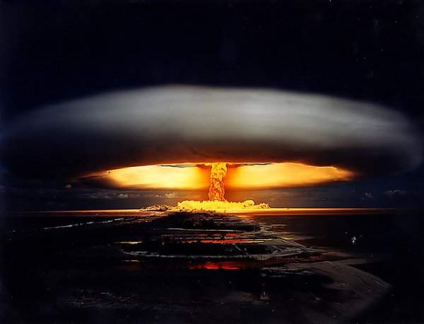 Испытание &quot;Единорог&quot; французской водородной бомбы на атолле Муруроа 3 июля 1970 года