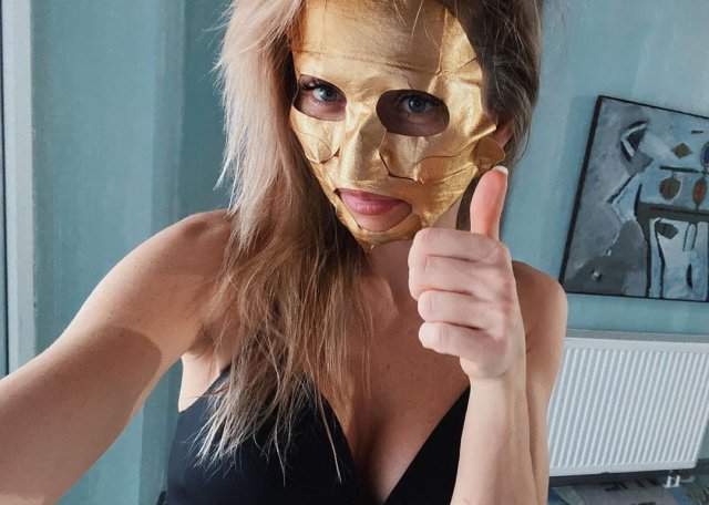 Анна Хилькевич в золотой маске