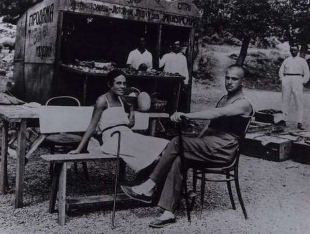 Владимир Маяковский и Лиля Брик в Ялте, 1926 год