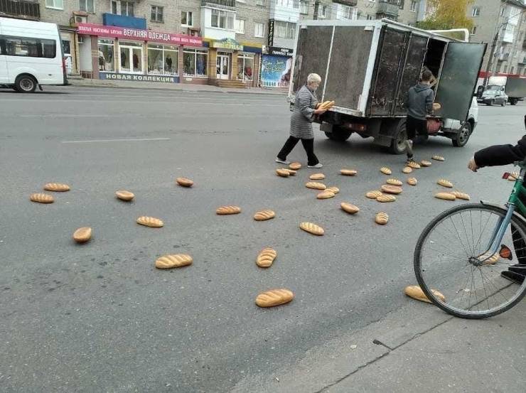 Потеряли хлеб во время доставки