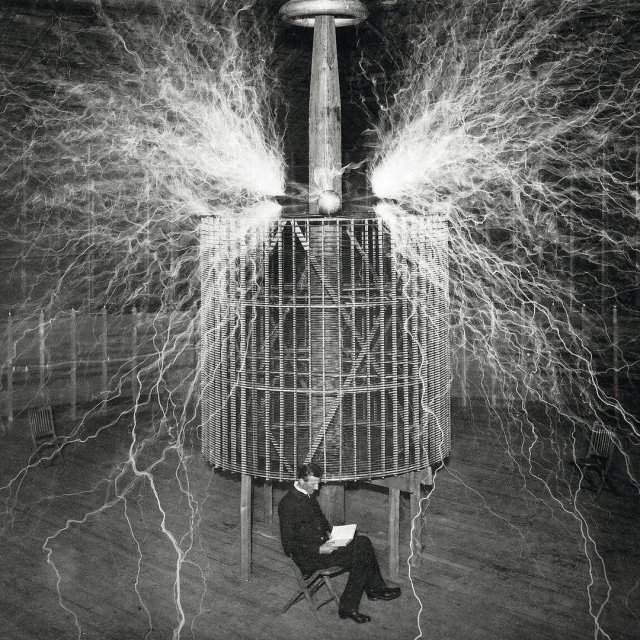 Трансформатор Тесла — запатентован Николой Тесла 22 сентября 1896 года как «Аппарат для производства электрических токов высокой частоты и потенциала».