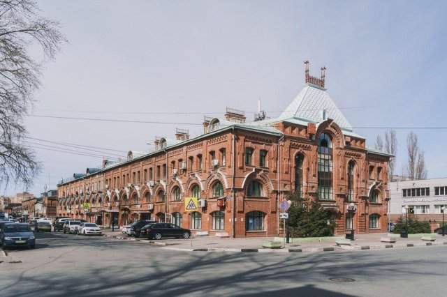 Корпус мануфактурных складов Нижегородской ярмарки. Всего таких зданий было 20, все они возводились с 1885 по одинаковому «плану и фасаду».