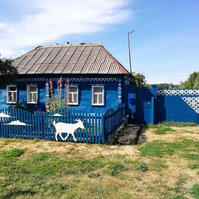 Декор заборов у музея Черномырдина, Оренбургская область