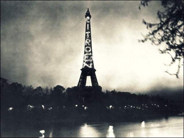 Почти десять лет, с 1925 года, Эйфелева башня была в виде гигантского «билл-борда».