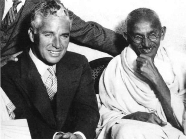 Чарли Чаплин и Махатма Ганди, 1931 год.