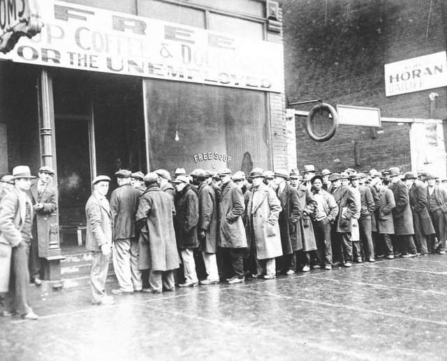 Бесплатное питание для безработных, открытое гангстером Аль Капоне в период Великой депрессии, 1931 год