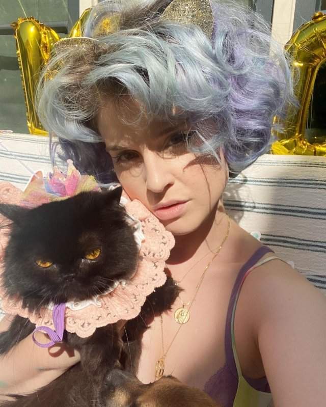Келли Осборн с котом