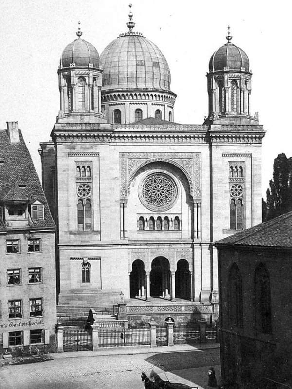 Большая синагога в Нюрнберге, Германия.