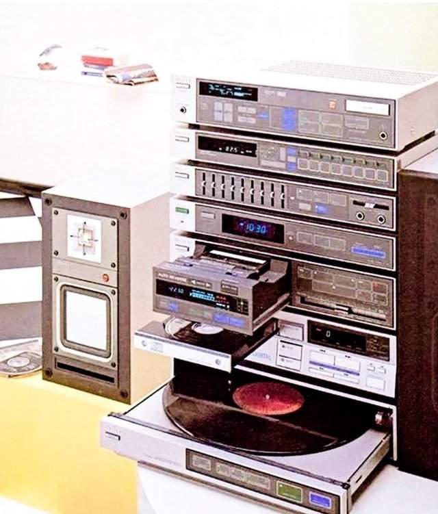 Стереосистема от Sony 1983 года.