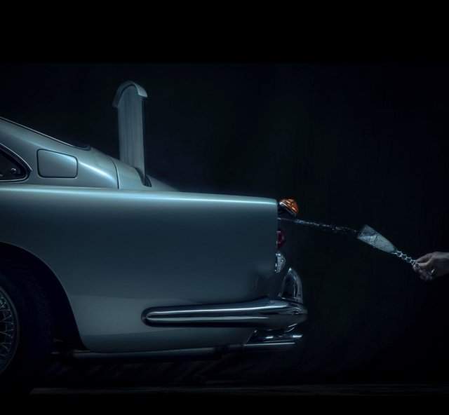 Копия автомобиля Джеймса Бонда Aston Martin DB багажник