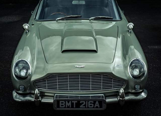 Копия автомобиля Джеймса Бонда Aston Martin DB капот