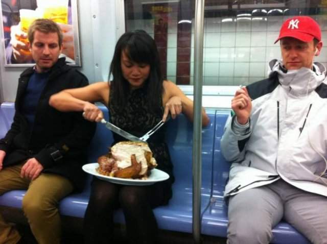 Ужин в вагоне метро