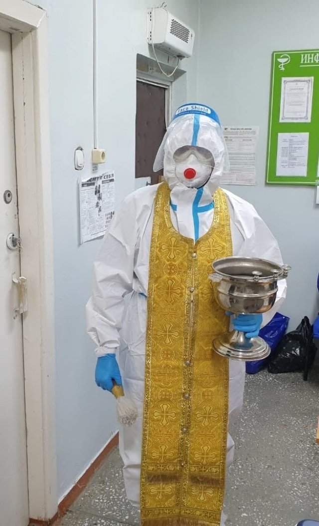 В Алтайском крае священник посетил госпиталь для больных коронавирусом